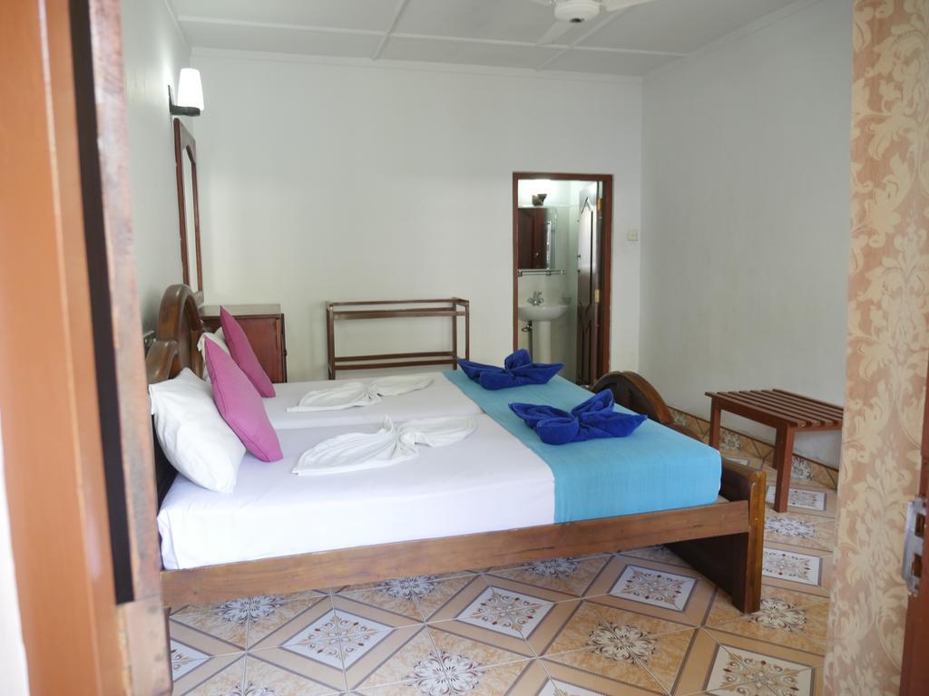 Ocean View Tourist Guest House At Negombo Beach Near The Airport Ngoại thất bức ảnh